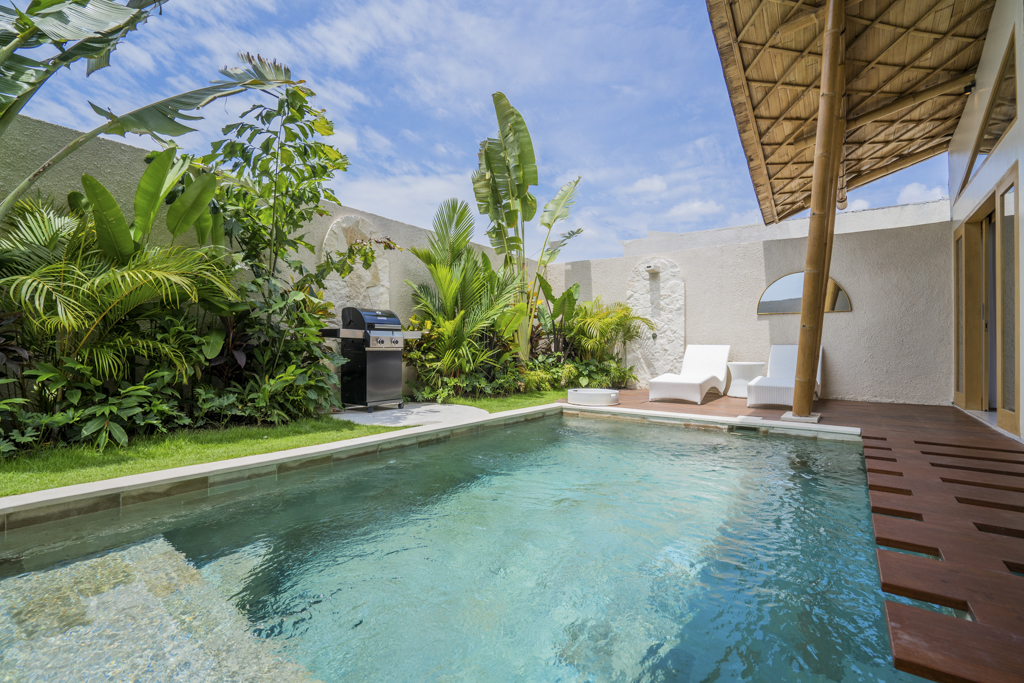 Villa Melambai is a tropical bamboo villa for sale with a high ROI in Canggu Bali